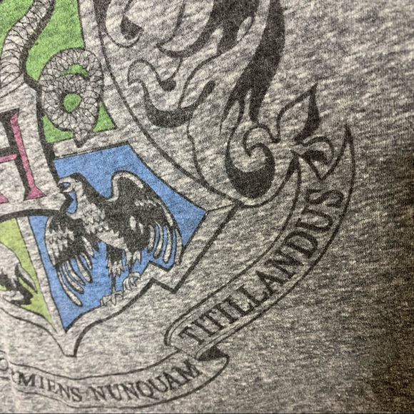 Men’s Harry Potter Hogwarts Crest T-Shirt - Picture 12 of 14